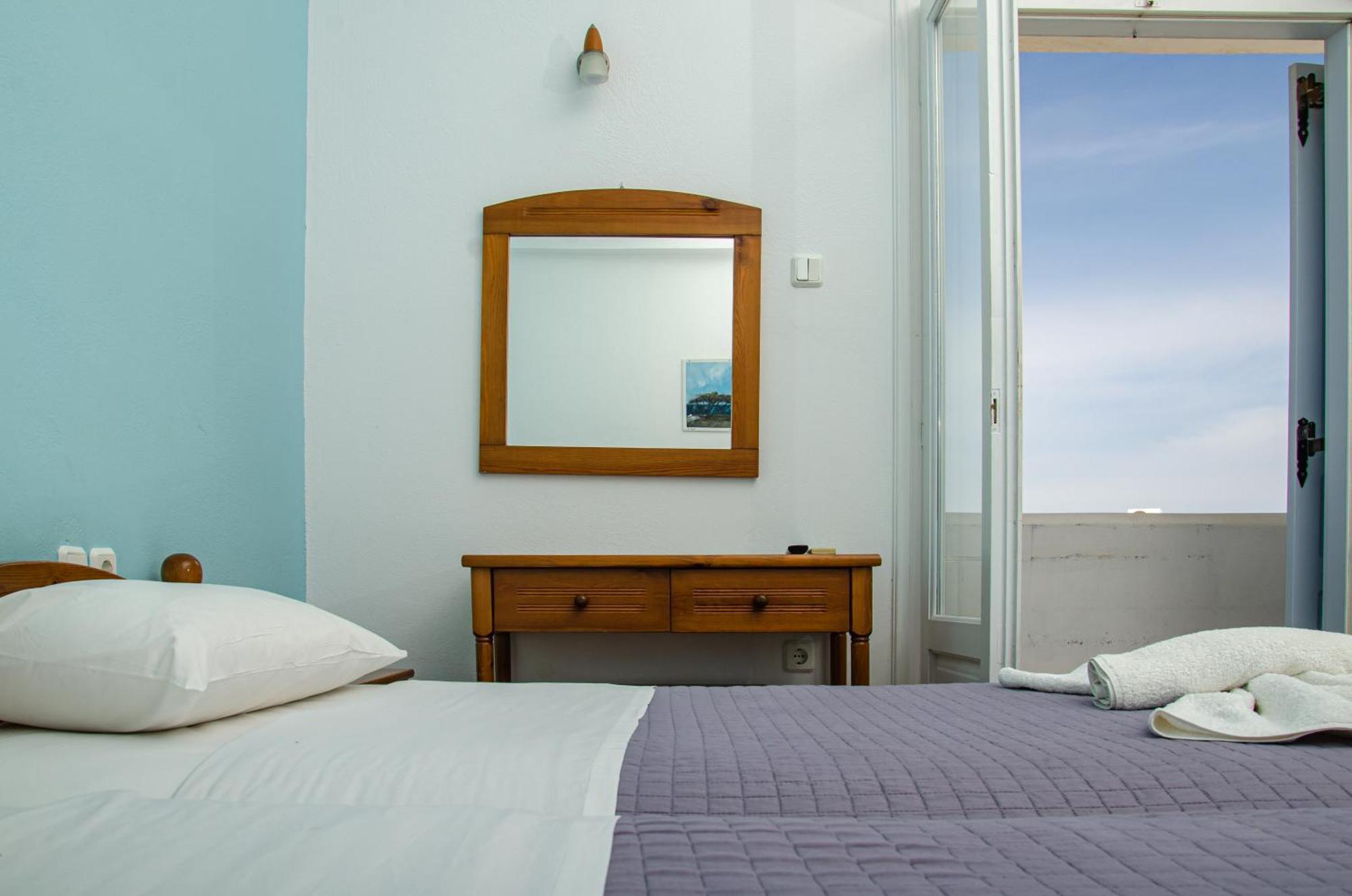 Hotel Livadia Парос Екстериор снимка